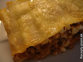 Mäsové lasagne so syrom cottage